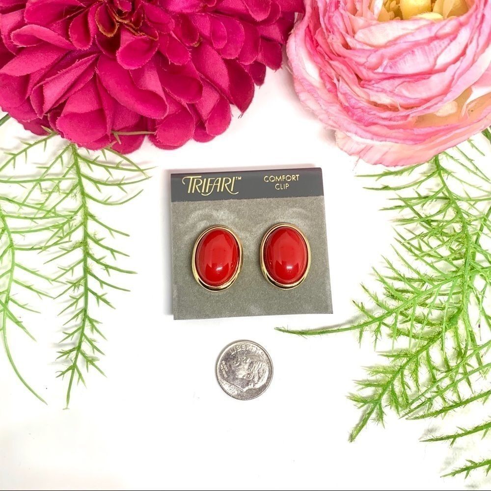 VINTAGE⚜️NWT TRIFARI Red Cabochon Clip Earrings - Picture 10 of 11